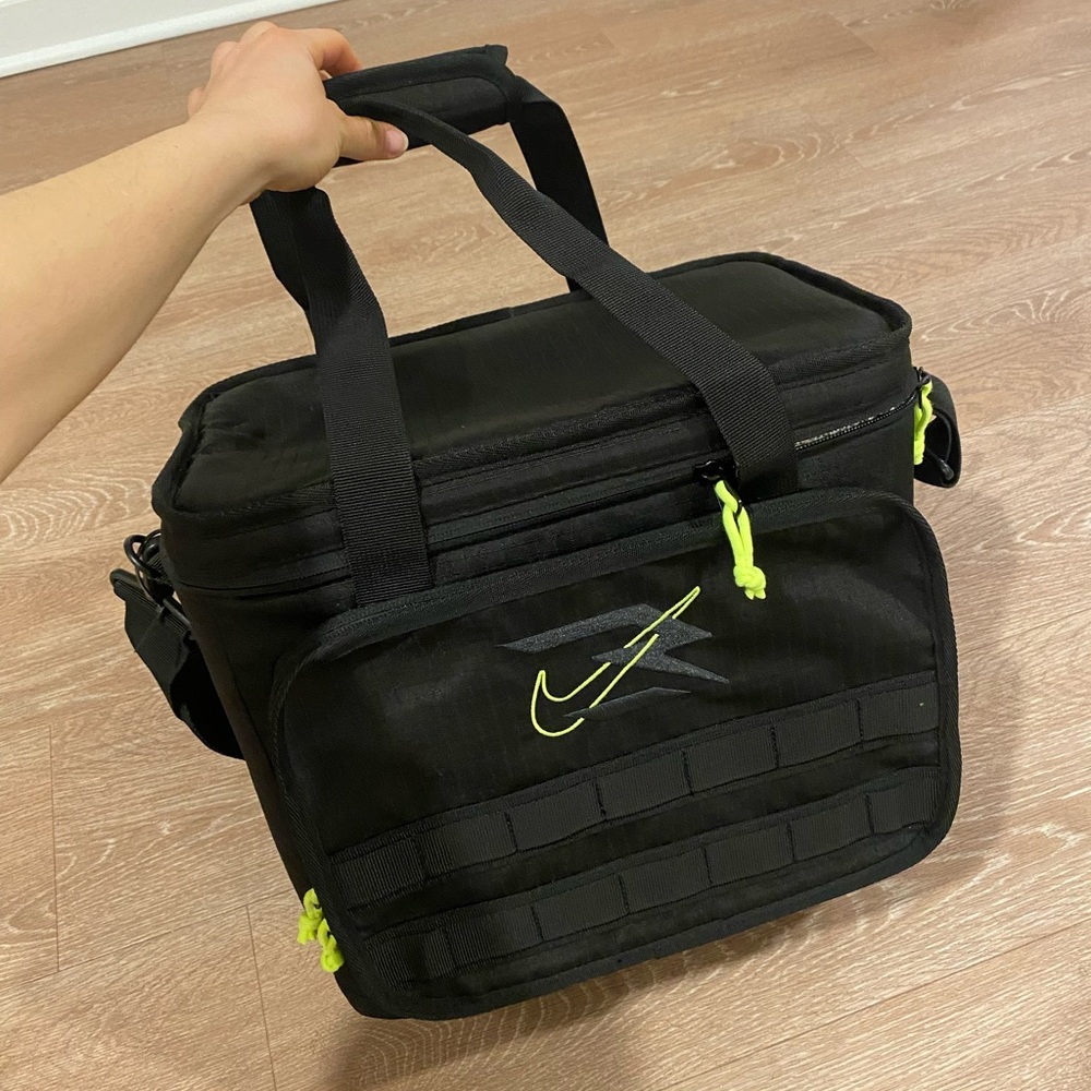 NWT Nike Black and Yellow large insulated  lunch Bag